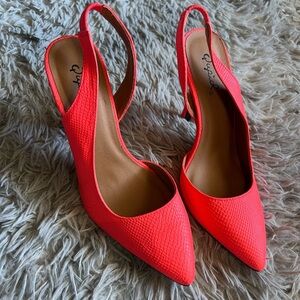 Like new Qupid bright orange/pink heels